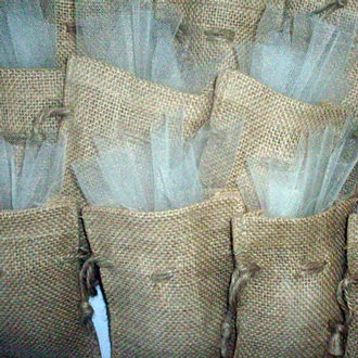 bomboniere solidali sacchetto yuta preparazione